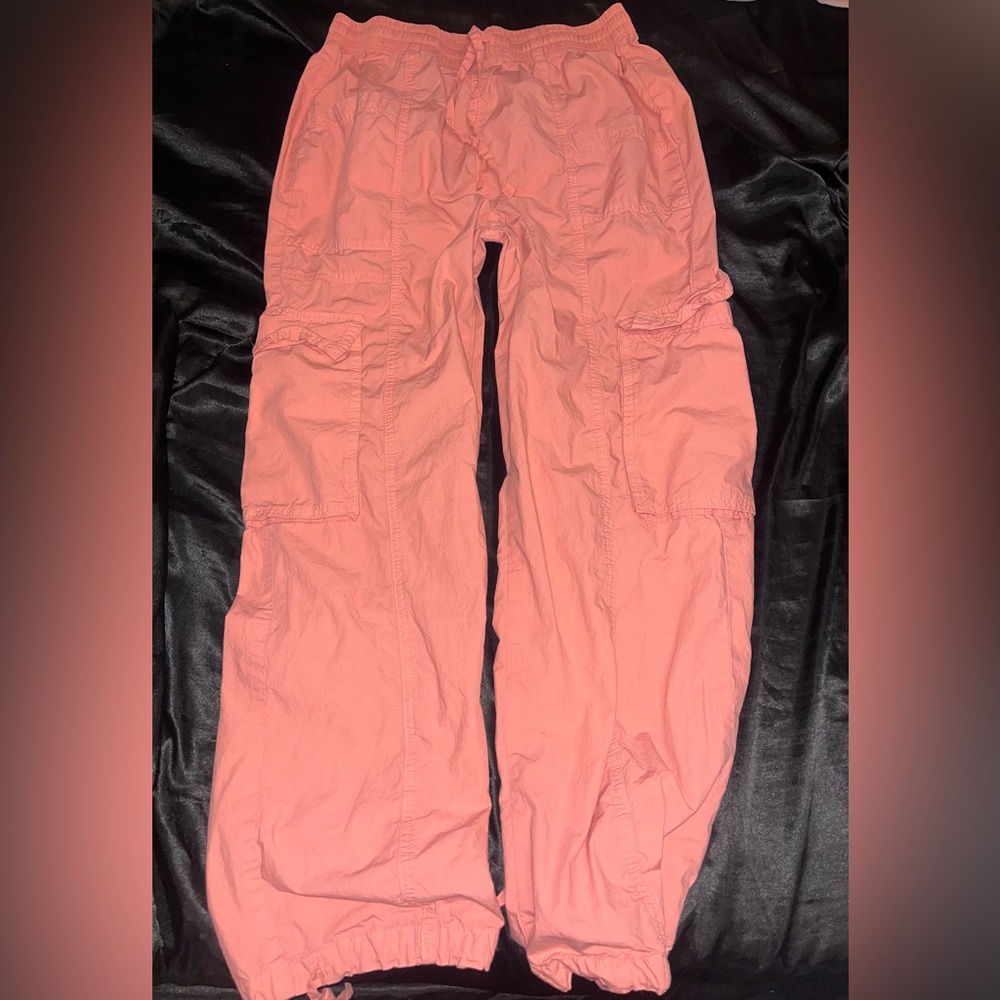 aerie cargo pants, coral color